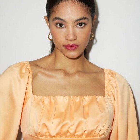 Dynamite Orange Ruched Long Sleeve Blouse In Size Small NWT - Picture 2 of 4